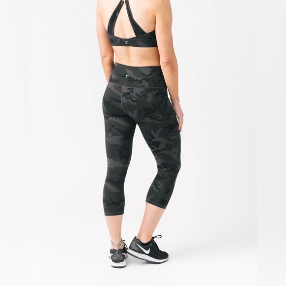 NWT Zyia Forest Camo Luxe Hi-Rise Capri leggings - Picture 2 of 8